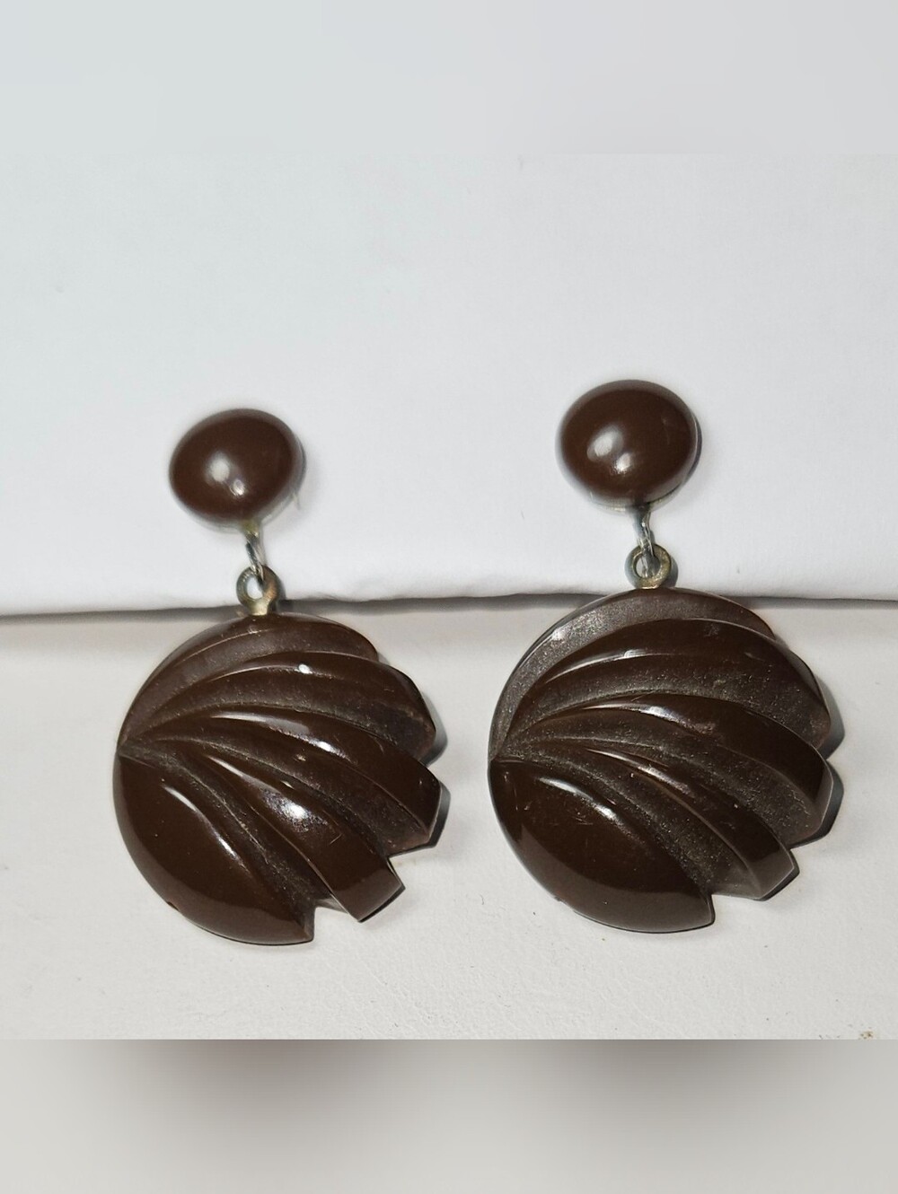 Vintage Carved Brown Bakelite Screw-Back Earrings